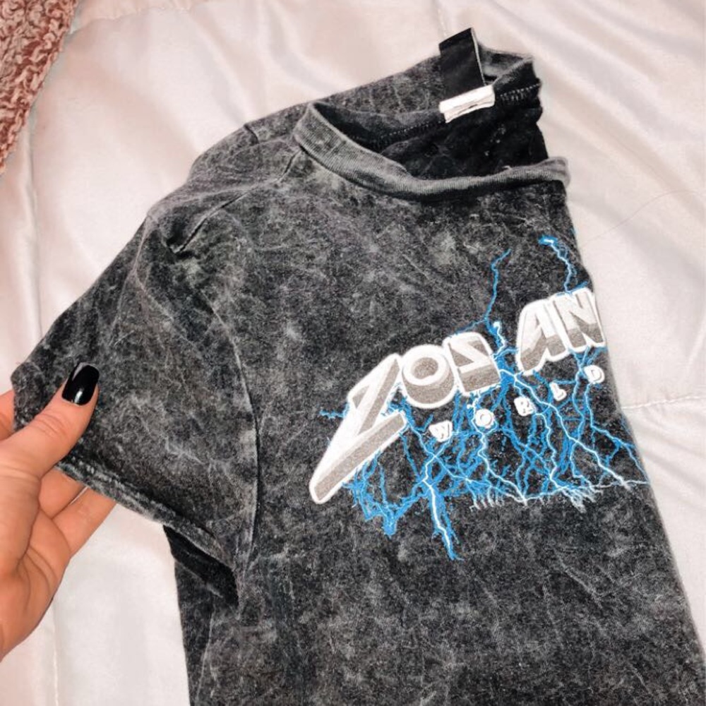 GRAPHIC TEE